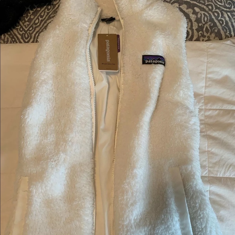 BRAND NEW • Patagonia white vest